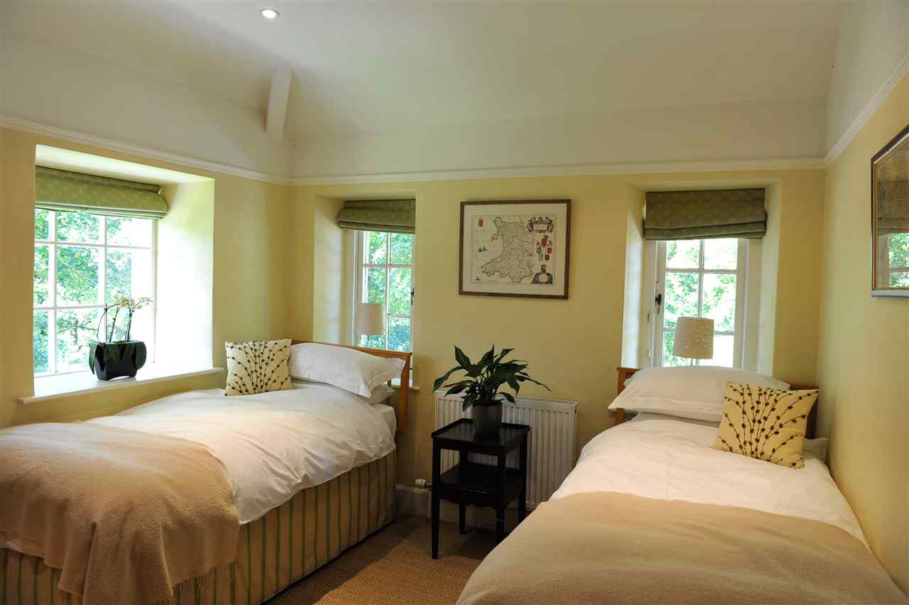 resized-2349823-Moel Y Gest Room.jpg